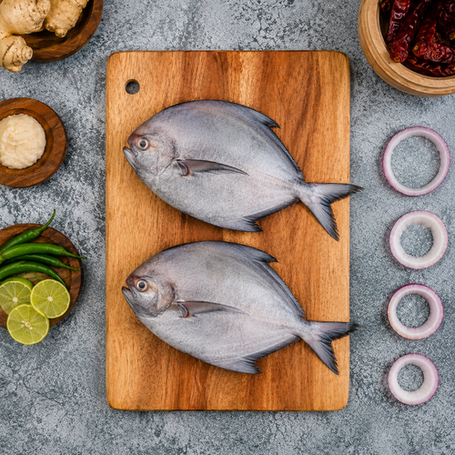 Sea Water Black Pomfret Cleaned, 3-4 Pcs/Kg Gross 1.05 Kg, Cleaned 1 Kg