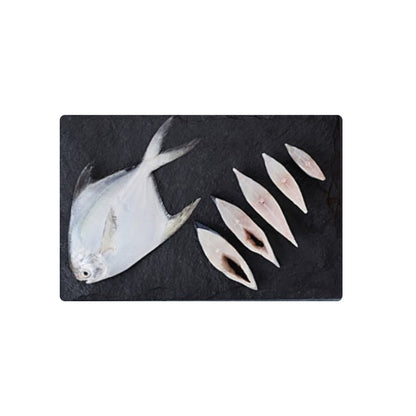 Sea Water Silver Pomfret Cleaned, 4-5 Pcs/Kg Gross 1.05 Kg, Cleaned 1 Kg